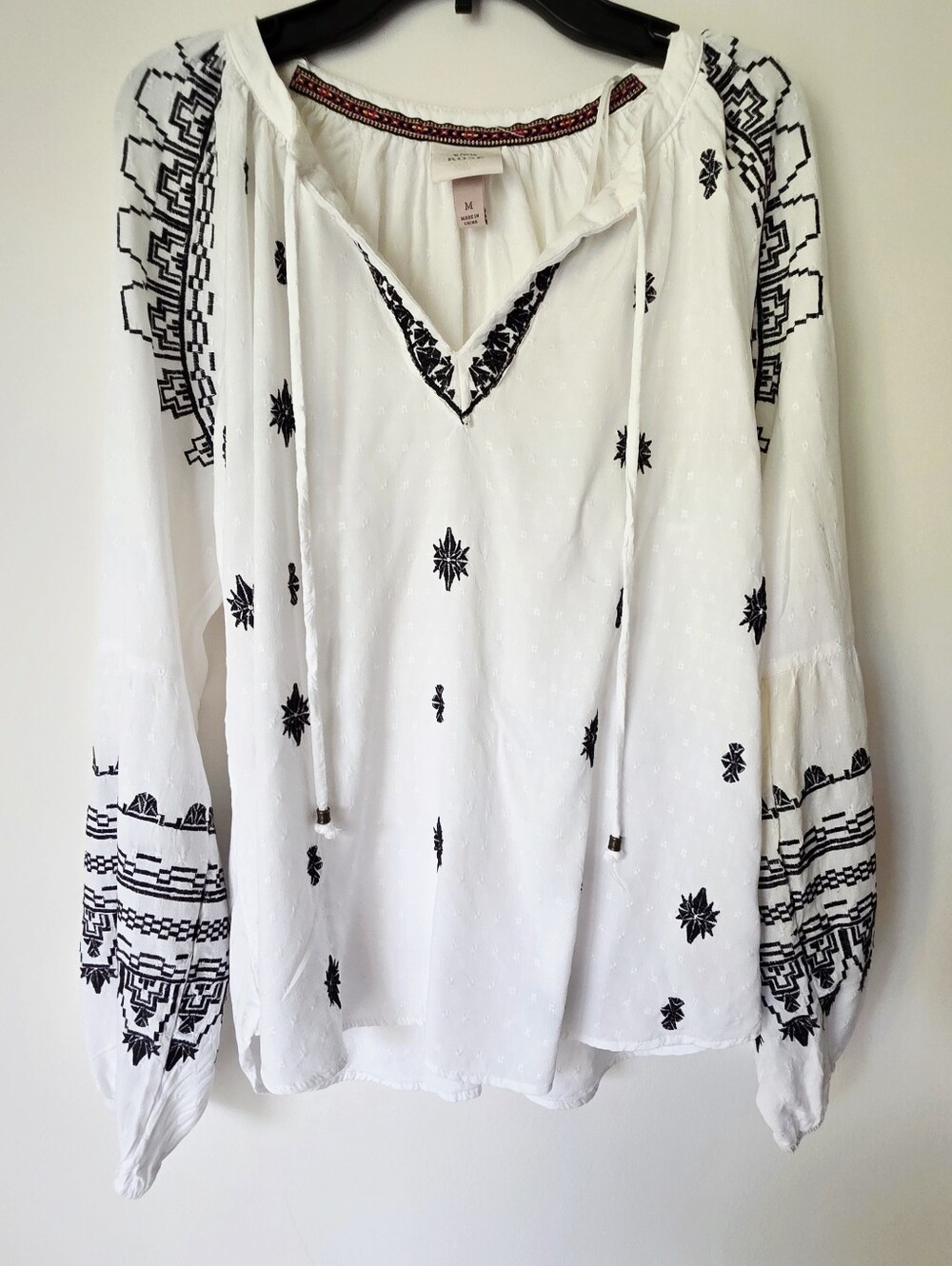 Knox Rose White Swiss Dot Peasant Blouse W/Black Embroideres Details Size M